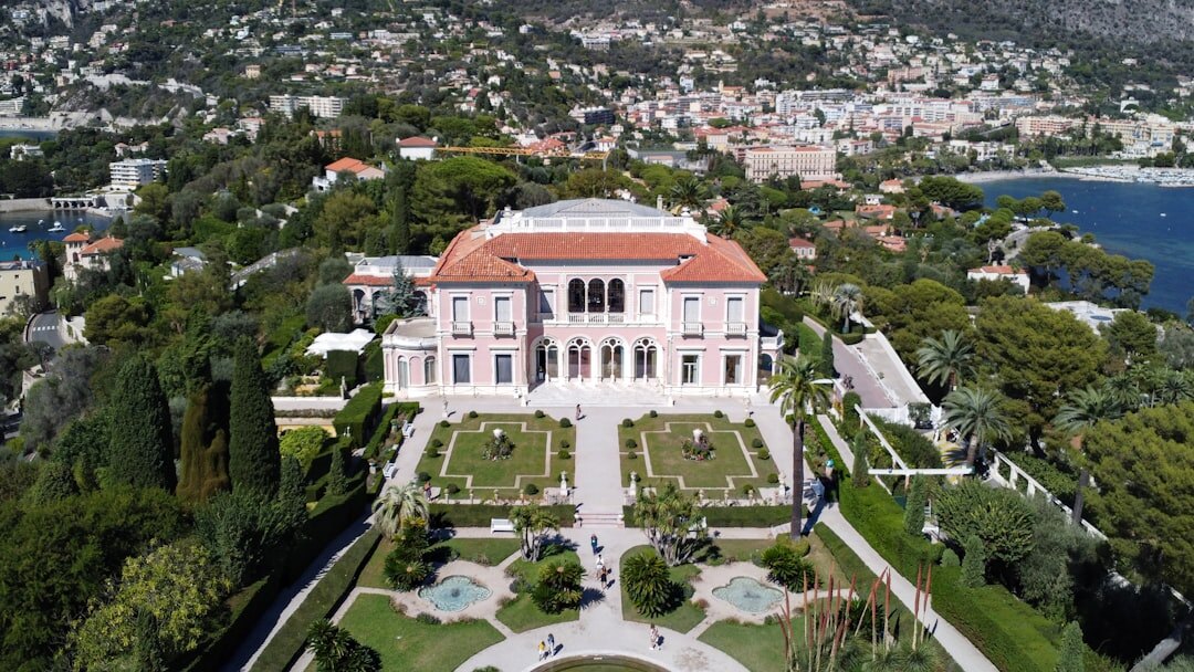 celebrity mansion exterior